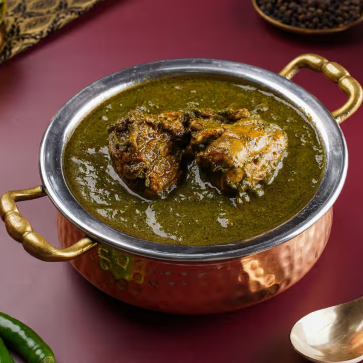 Hare Masala Paneer in Aromatic Green Gravy